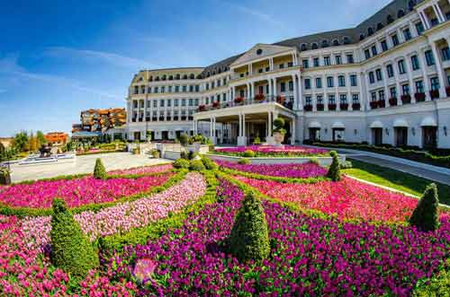 Pennsylvania Resort with beautiful gardens filled with colorful flowers.